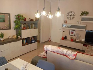 Appartamento in Vendita a Luni, 290'000&euro;, 130 m², con Box