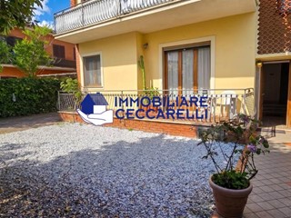 Appartamento in Vendita a Massa, zona Ronchi, 348'000&euro;, 80 m², arredato