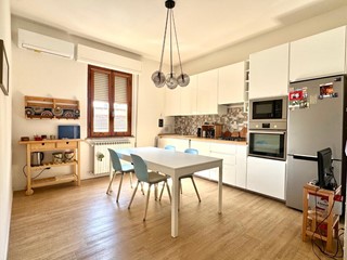 Trilocale in Vendita a Empoli, 180'000&euro;, 72 m², arredato, con Box