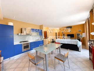 Bilocale in Vendita a Lucca, zona Sant'Anna, 140'000&euro;, 55 m², arredato