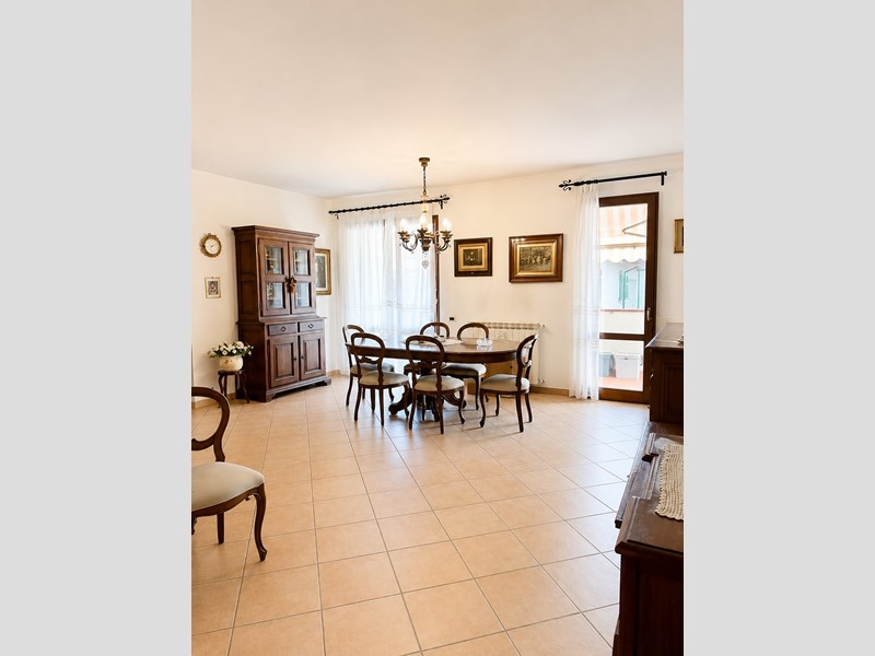 Appartamento in Vendita a Carrara, zona Fossone, 260'000&euro;, 135 m², arredato