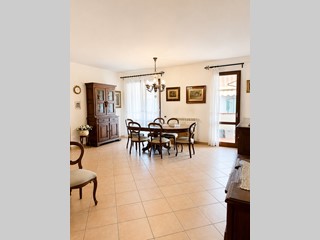 Appartamento in Vendita a Carrara, zona Fossone, 260'000&euro;, 135 m², arredato