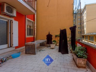 Appartamento in Vendita a Parma, 238'000&euro;, 141 m²