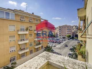 Appartamento in Vendita a Roma, 890'000&euro;, 221 m²