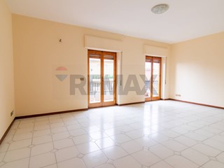 Quadrilocale in Vendita a Acireale, 99'000&euro;, 117 m²