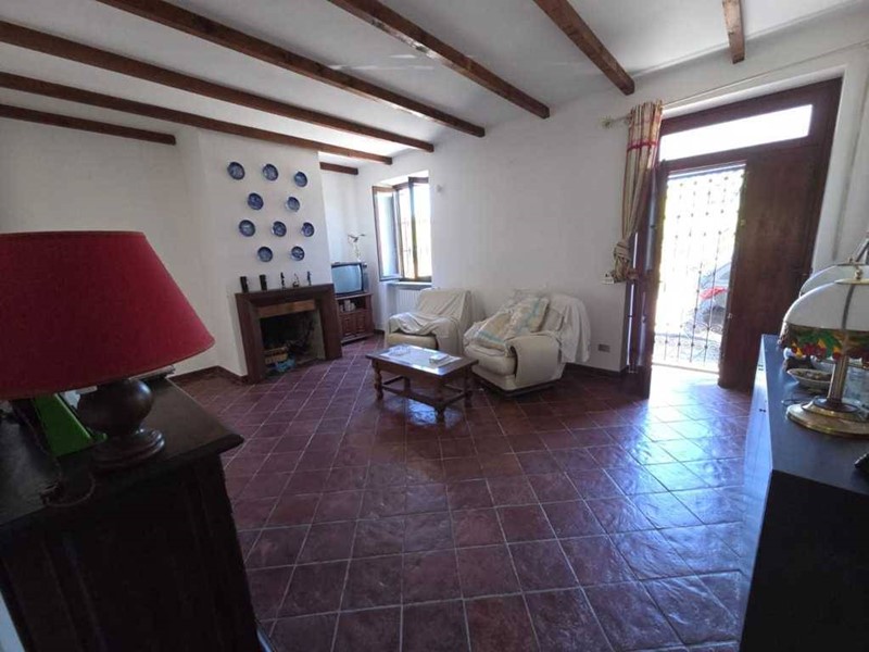 Quadrilocale in Vendita a Borgo Priolo, 69'000&euro;, 95 m²