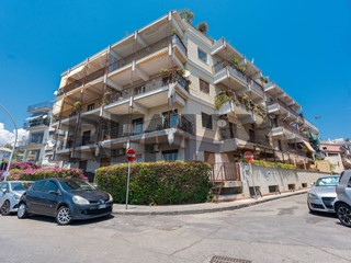 Quadrilocale in Vendita a Aci Castello, 219'000&euro;, 110 m²