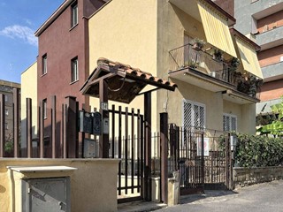 Bilocale in Vendita a Monterotondo, 90'000&euro;, 57 m²