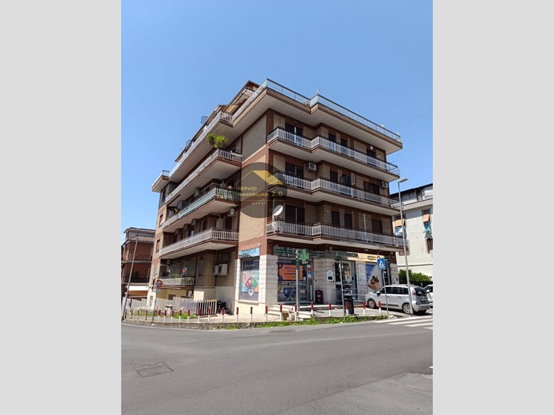 Trilocale in Vendita a Roma, 219'000&euro;, 90 m²