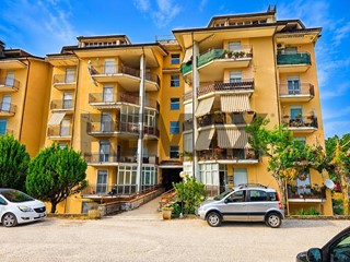 Appartamento in Vendita a Pietramelara, 120'000&euro;, 145 m²
