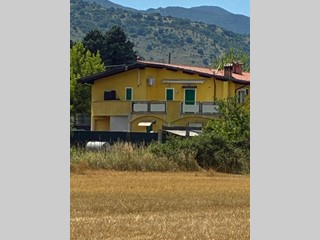 Appartamento in Vendita a Tagliacozzo, 98'000&euro;, 80 m²
