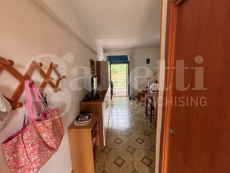 Trilocale in Vendita a Falconara Albanese, 58'000&euro;, 95 m², arredato