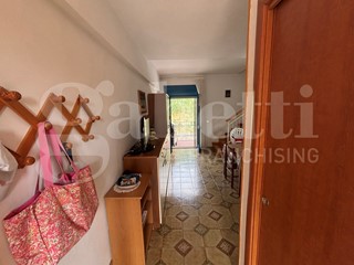 Trilocale in Vendita a Falconara Albanese, 58'000&euro;, 95 m², arredato