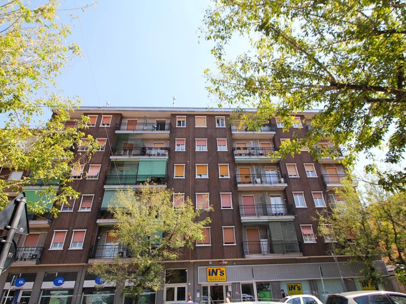 Bilocale in Vendita a Legnano, 140'000&euro;, 71 m², con Box