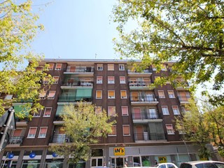 Bilocale in Vendita a Legnano, 140'000&euro;, 71 m², con Box