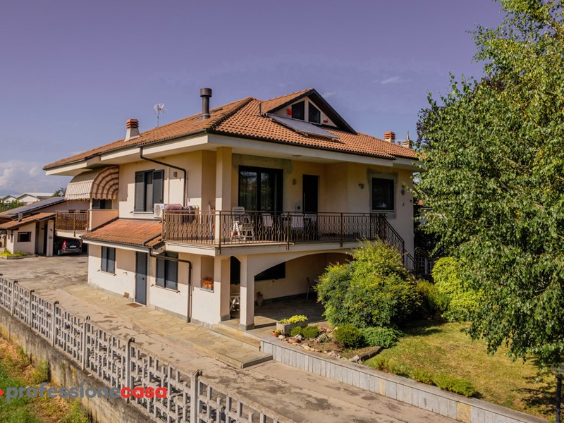 Appartamento in Vendita a Cavour, 195'000&euro;, 165 m²