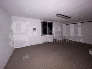 Appartamento in Vendita a Dorno, 150'000&euro;, 295 m², con Box