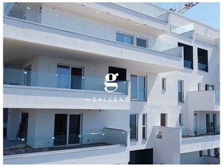 Trilocale in Vendita a Salerno, 350'000&euro;, 65 m², con Box