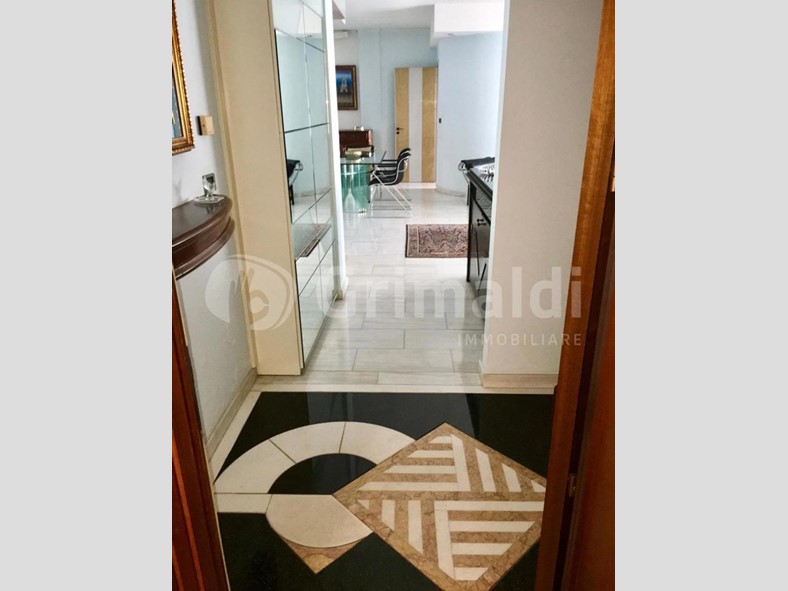 Quadrilocale in Vendita a Ugento, 98'000&euro;, 125 m², arredato, con Box