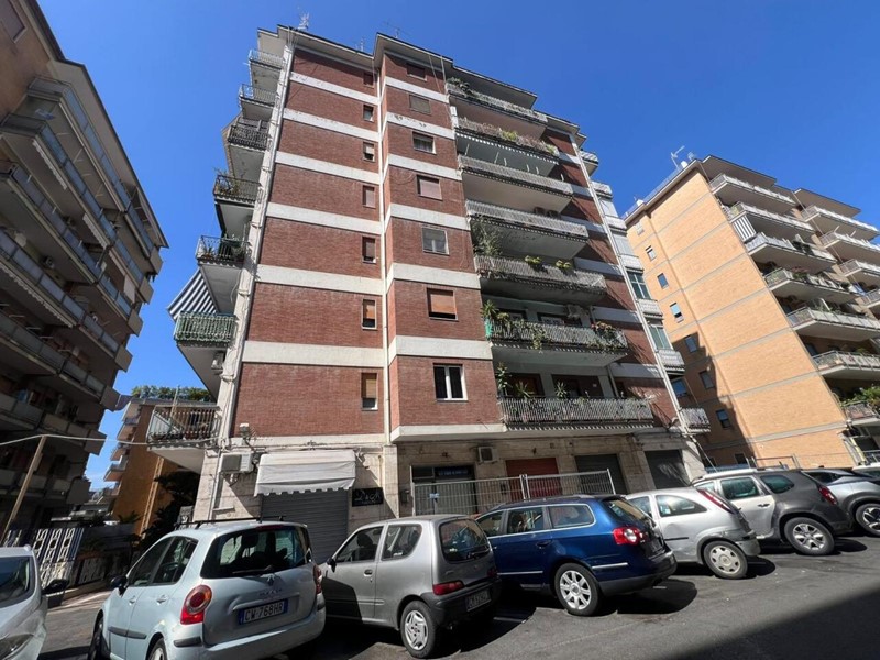 Appartamento in Vendita a Napoli, zona Vomero, 399'000&euro;, 140 m²