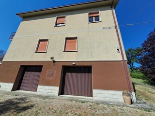 Appartamento in Vendita a Amelia, 122'000&euro;, 139 m², con Box