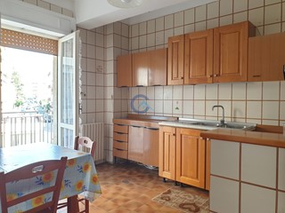 Appartamento in Affitto a Catanzaro, zona Lungomare, 2'200&euro;, 160 m², arredato