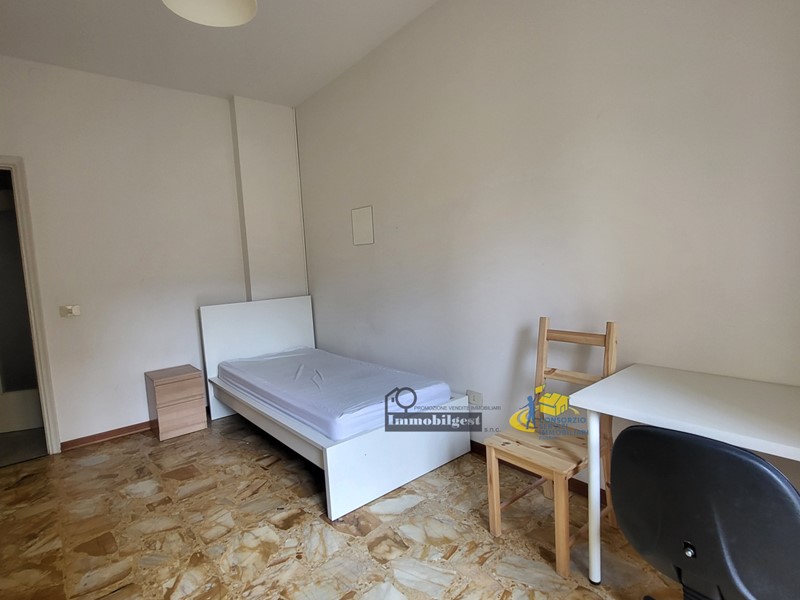 Appartamento in Affitto a Parma, zona Centro storico, 1'750&euro;, 140 m², arredato