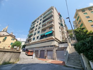 Appartamento in Vendita a Genova, zona Certosa, 68'000&euro;, 85 m²