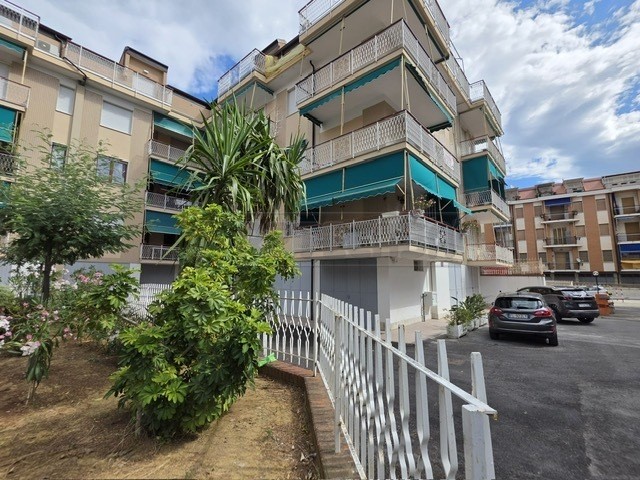 Trilocale in Vendita a Loano, 229'000&euro;, 56 m², arredato