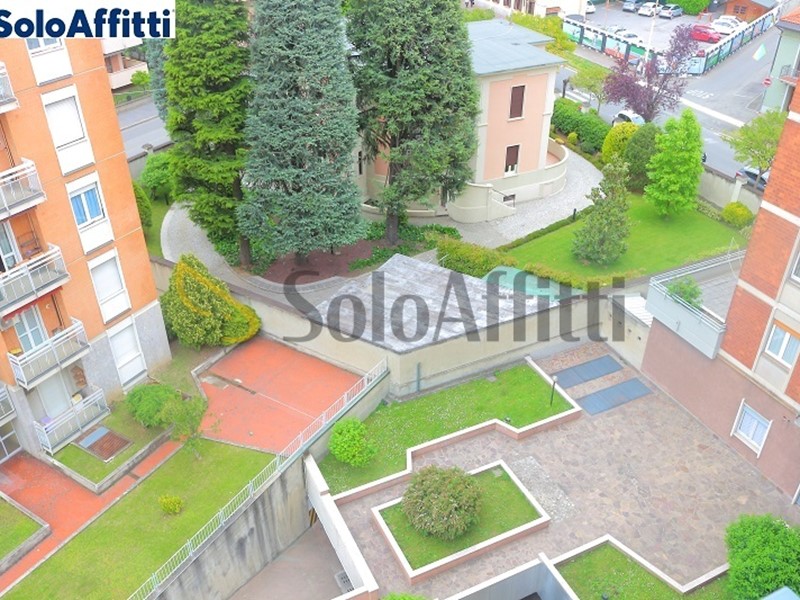 Trilocale in Affitto a Desio, zona Centro, 900&euro;, 98 m², arredato