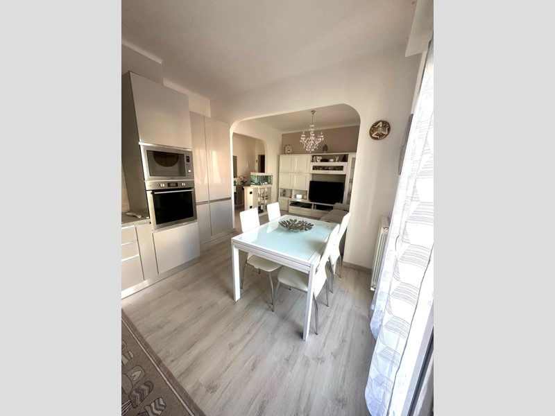 Trilocale in Vendita a Taggia, zona Arma Di Taggia, 255'000&euro;, 79 m²