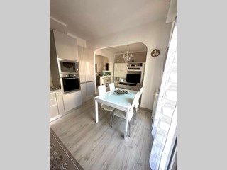 Trilocale in Vendita a Taggia, zona Arma Di Taggia, 255'000&euro;, 79 m²