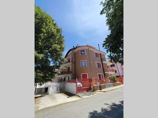 Attico in Vendita a Vetralla, zona Cura di Vetralla, 130'000&euro;, 60 m², arredato