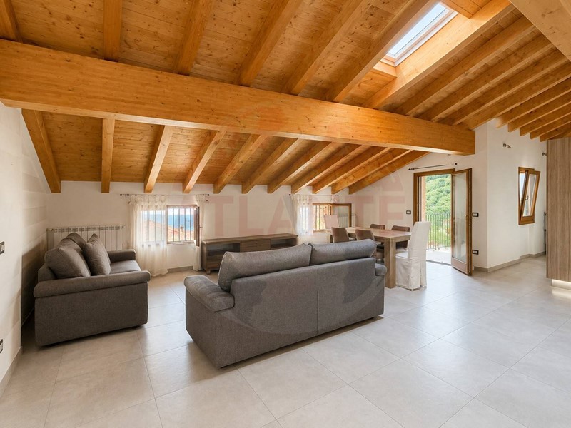 Quadrilocale in Vendita a Zone, 256'000&euro;, 136 m²