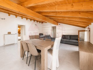 Quadrilocale in Vendita a Zone, 256'000&euro;, 136 m²