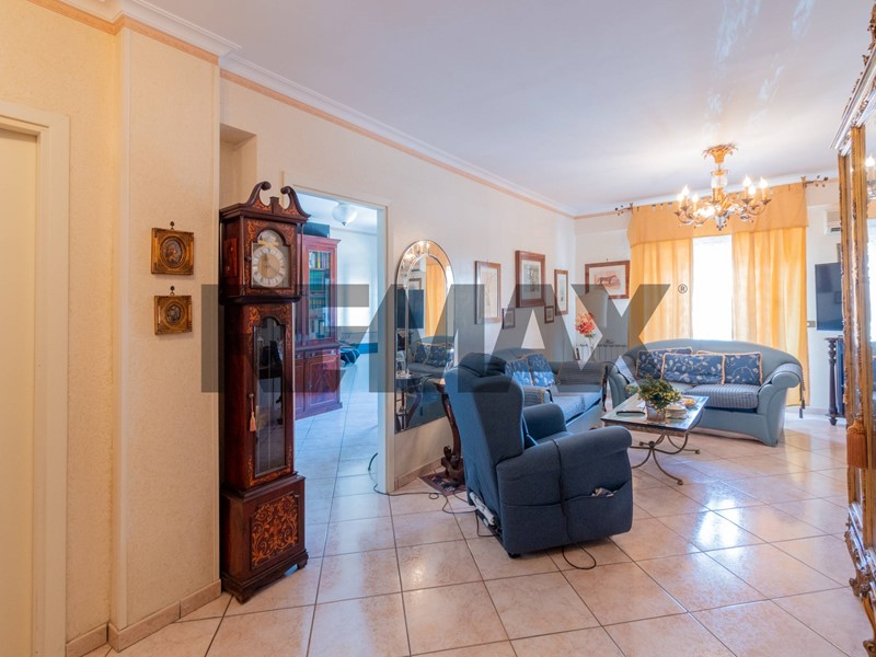 Trilocale in Vendita a Palermo, 79'000&euro;, 126 m²