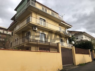 Appartamento in Vendita a Lamezia Terme, 160'000&euro;, 145 m²