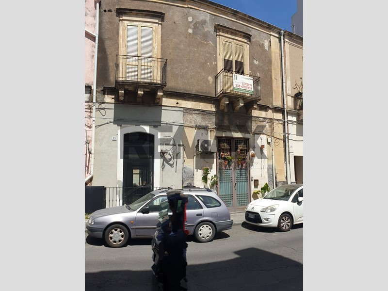 Quadrilocale in Vendita a Catania, 130'000&euro;, 130 m²