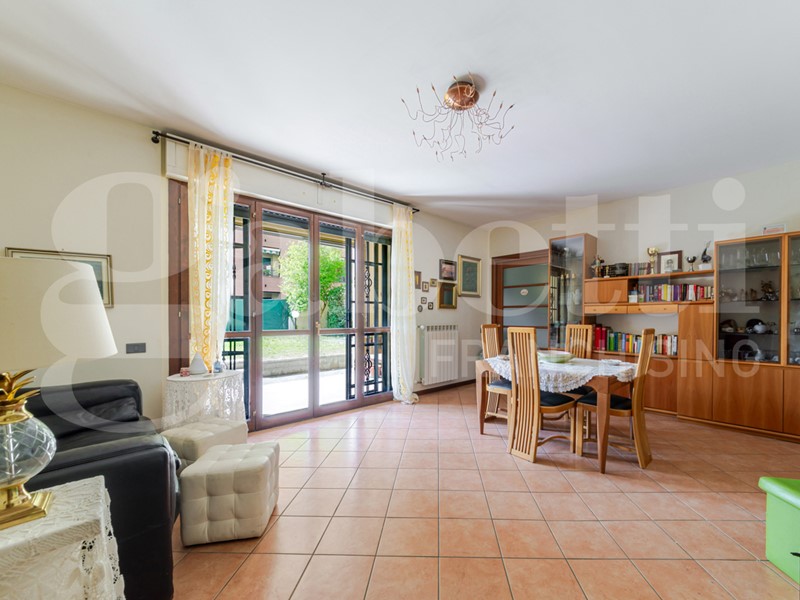 Trilocale in Vendita a Rozzano, 275'000&euro;, 101 m², arredato