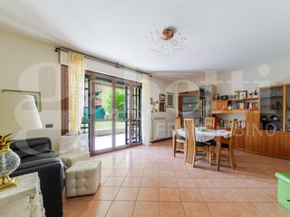 Trilocale in Vendita a Rozzano, 275'000&euro;, 101 m², arredato