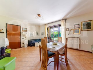 Trilocale in Vendita a Rozzano, 275'000&euro;, 101 m², arredato, con Box