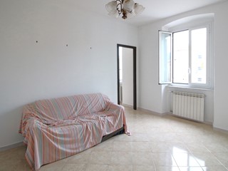 Appartamento in Vendita a Genova, 69'000&euro;, 82 m²