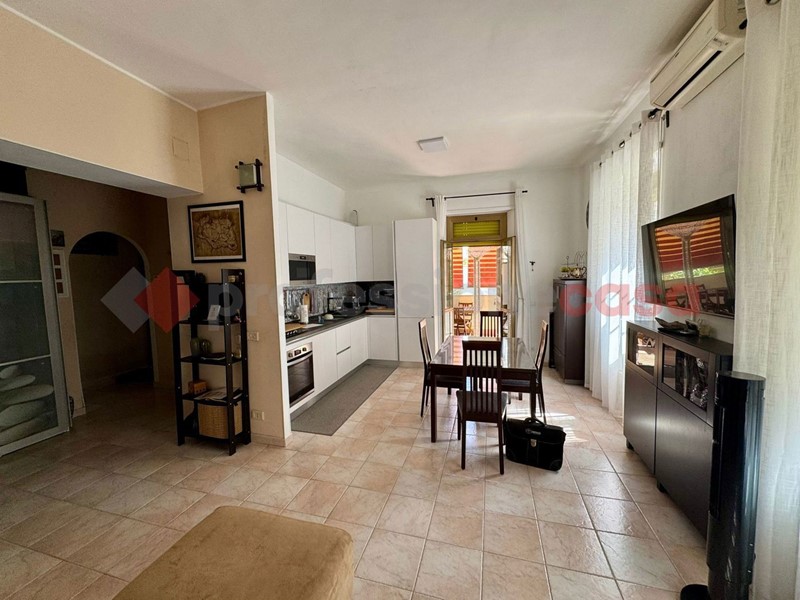 Trilocale in Vendita a Roma, 239'000&euro;, 90 m²