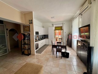 Trilocale in Vendita a Roma, 239'000&euro;, 90 m²