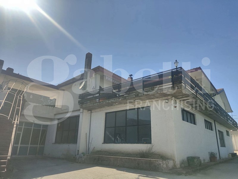 Appartamento in Vendita a Tagliacozzo, 270'000&euro;, 400 m²