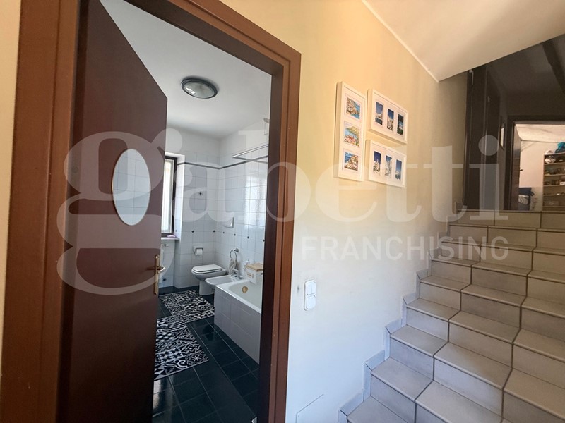 Quadrilocale in Vendita a Erba, 170'000&euro;, 140 m²