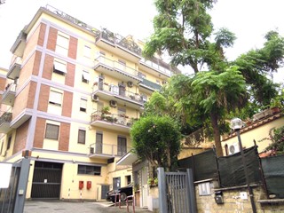 Bilocale in Vendita a Roma, 230'000&euro;, 80 m²