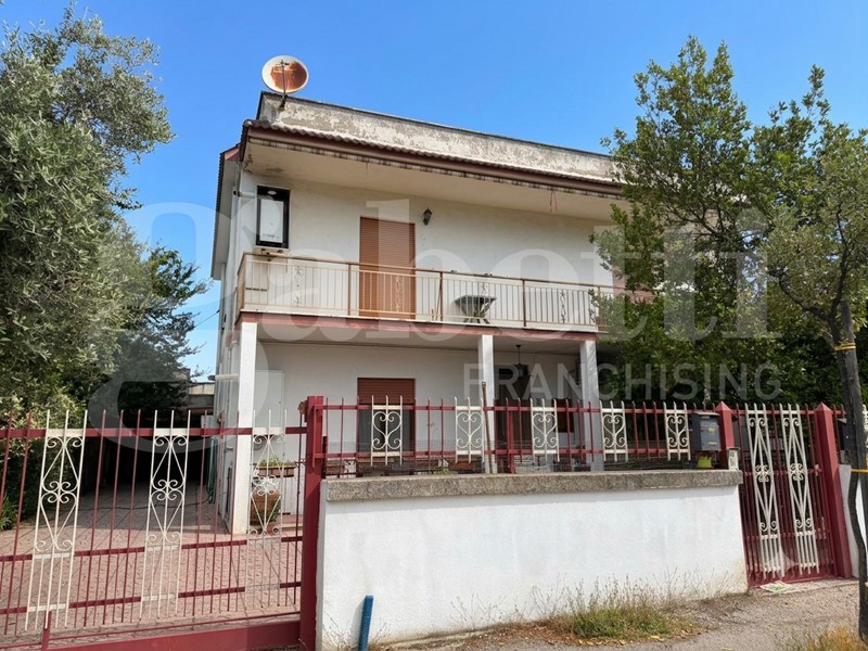 Trilocale in Vendita a Aprilia, 135'000&euro;, 120 m²