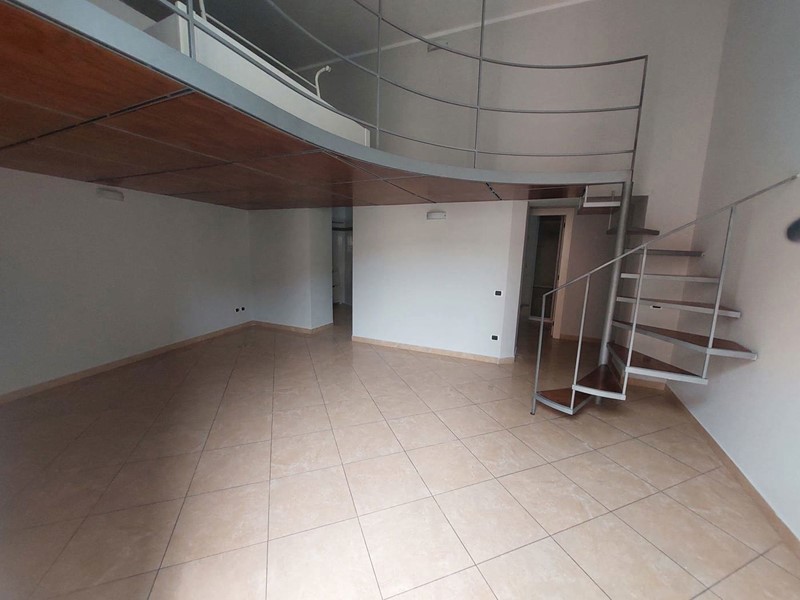 Trilocale in Affitto a Pozzuoli, 980&euro;, 75 m², arredato