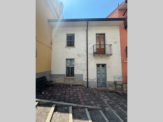 Appartamento in Vendita a Lama dei Peligni, 40'000&euro;, 100 m²